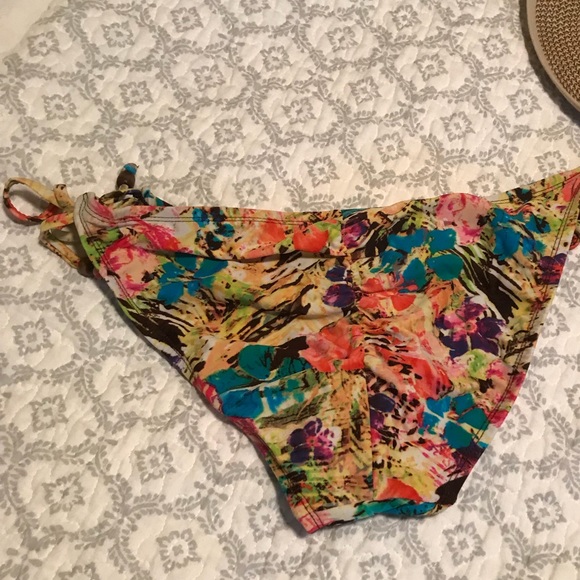 string bikini bottoms - Picture 2 of 8